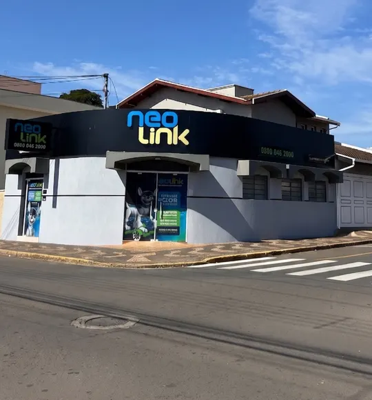 Fachada da loja Neolink de Araras Centro, na R. 13 de Maio, 115