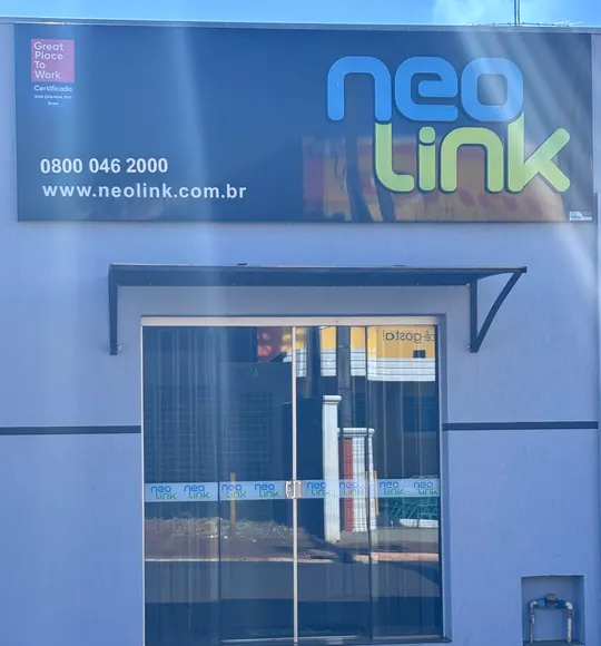 Fachada da loja Neolink de Engenheiro Coelho, na R. Minas Gerais, 83